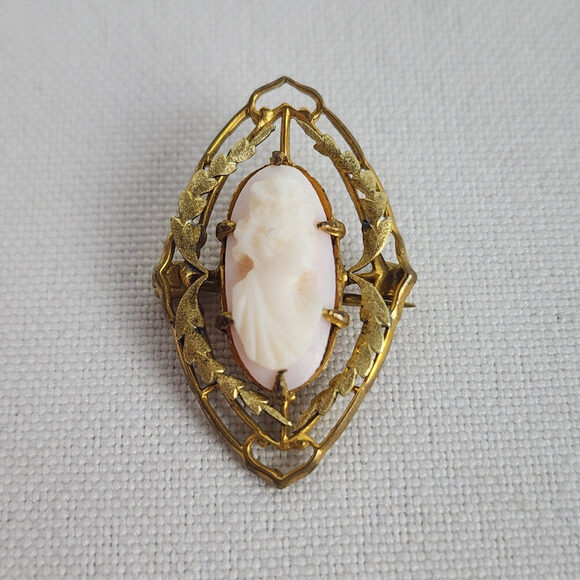Vintage Gold & Pink Carved Cameo Brooch - Picture 1 of 7